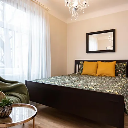 Vintage , Free Parking , Self Check-in Apartment *