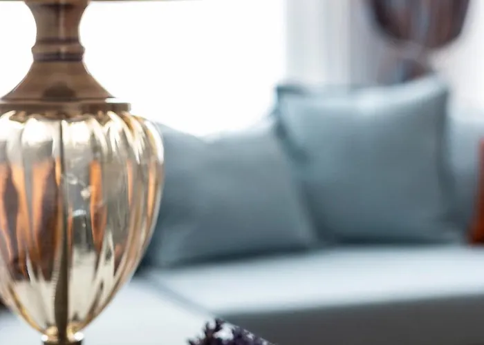 Vintage , Free Parking , Self Check-in Apartment *